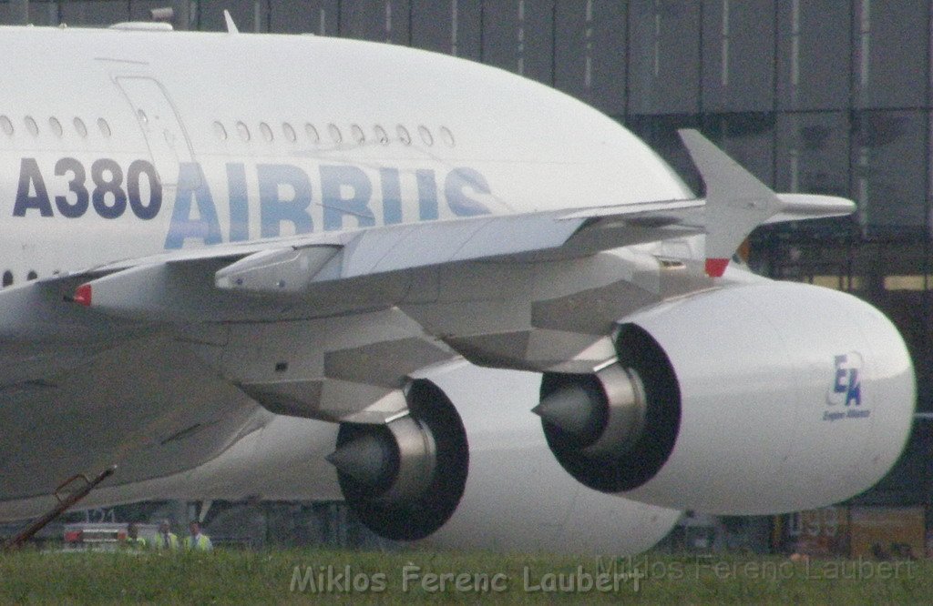 Warten auf den Airbus 380 Koeln Bonn P345.JPG